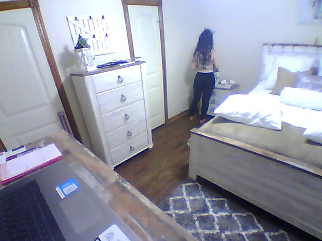 Live sex webcam photo for SweetHoney33 #267427915