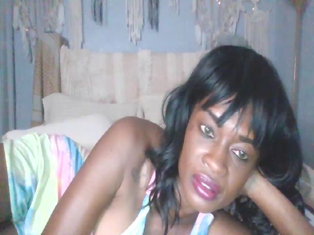 Live sex webcam photo for MiaFine69 #267457225