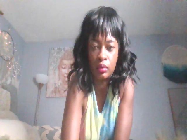 Live sex webcam photo for MiaFine69 #267484721
