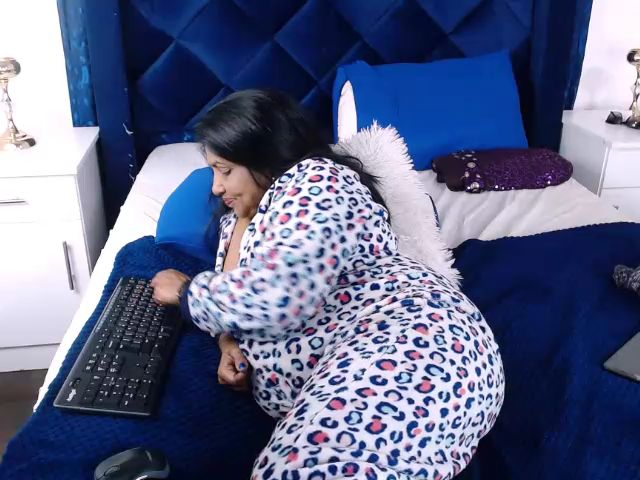 Live sex webcam photo for Indianmilfx #267372779