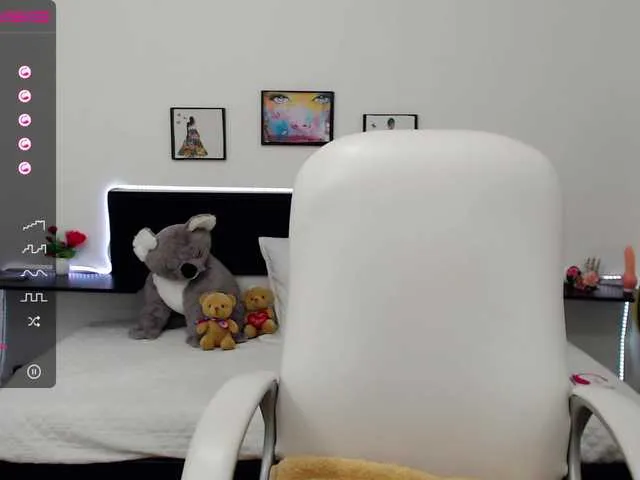 Live sex webcam photo for sol-naughty #267683155