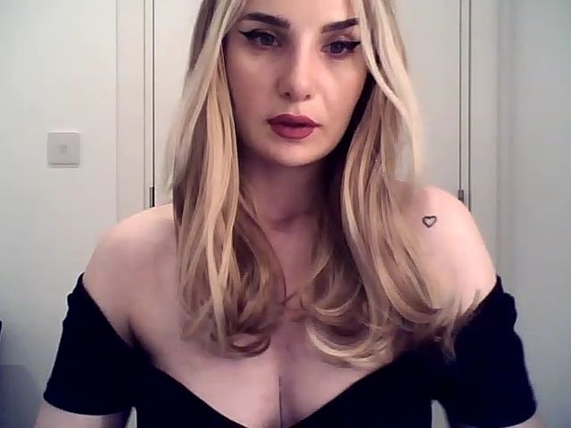 Live sex webcam photo for MiaK_ #267592113