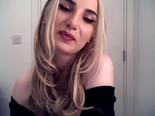 Live sex webcam photo for MiaK_ #267663514