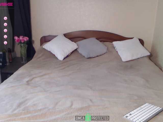 Live sex webcam photo for mellannie8 #268002379