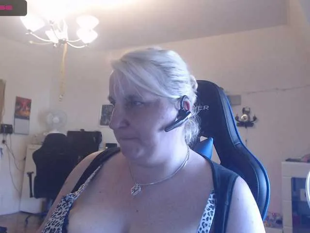 Live sex webcam photo for DrachenLady39 #268127882