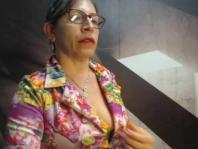 Live sex webcam photo for maturehot-1 #268129466