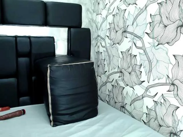 Live sex webcam photo for LilyStone #267914353