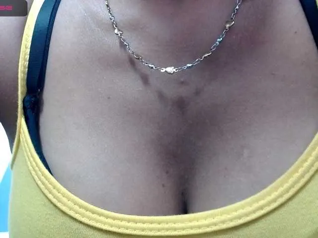Live sex webcam photo for CrazzyJenna #267807928