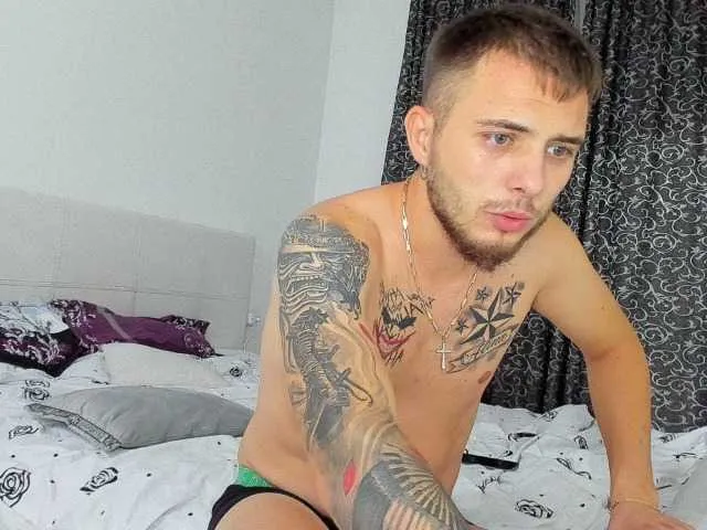 Live sex webcam photo for YOUNGCOUPLE20 #267806524