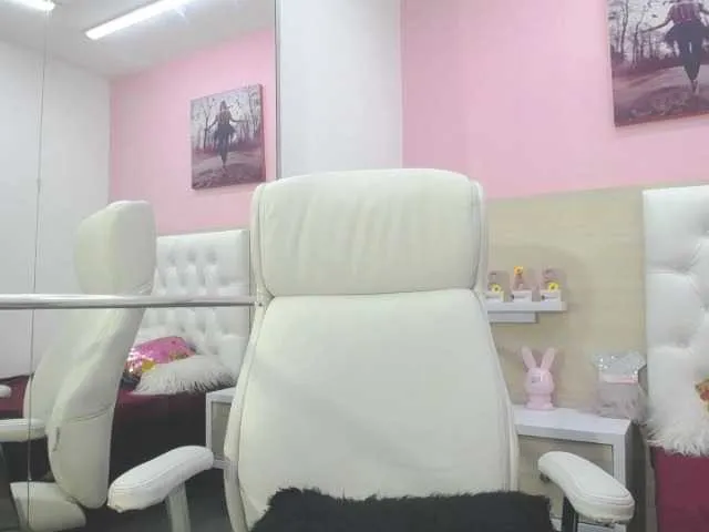 Live sex webcam photo for SophiaThomson #267808549