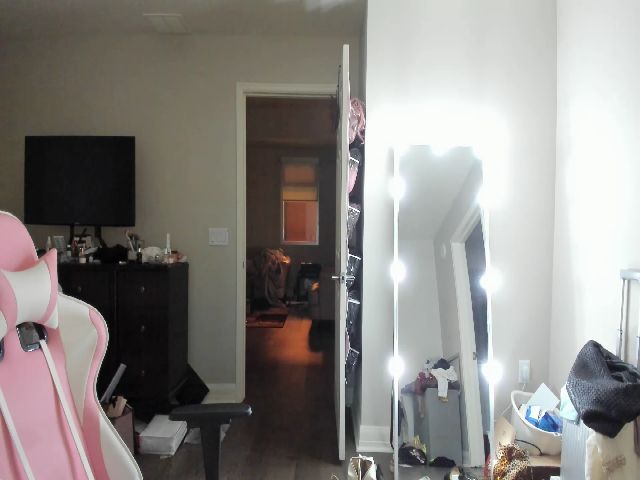 Live sex webcam photo for PettyLove #267890690