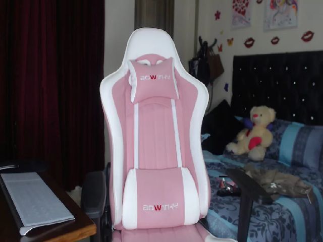 Live sex webcam photo for MIA_LOVE24 #267879780