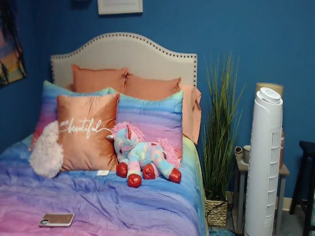 Live sex webcam photo for SnowWhiteXxxx #267883052