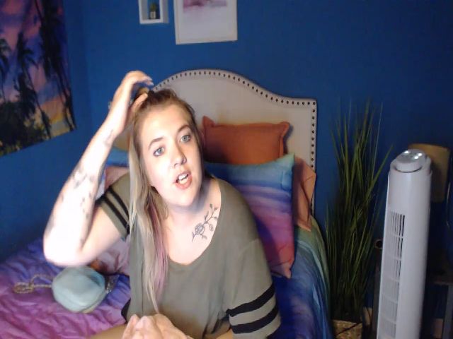 Live sex webcam photo for SnowWhiteXxxx #268247843