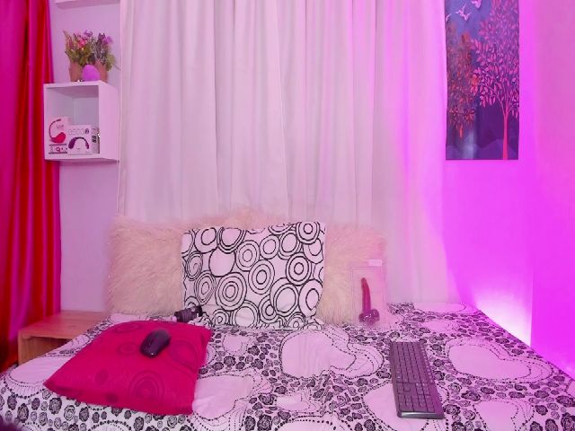 Live sex webcam photo for Meganmoore_ #267855632