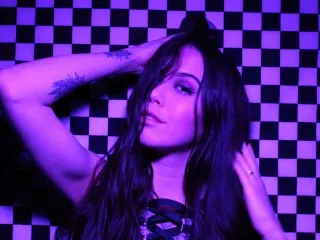 Live sex webcam photo for Raven