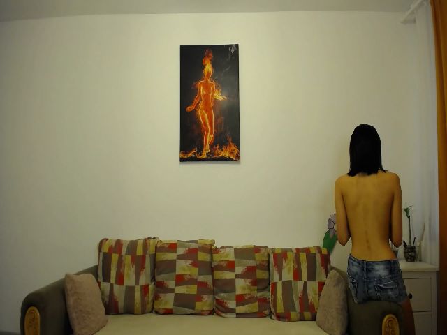 Live sex webcam photo for Ellyaa #268113235