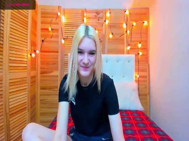 Live sex webcam photo for MarliTes #267824307