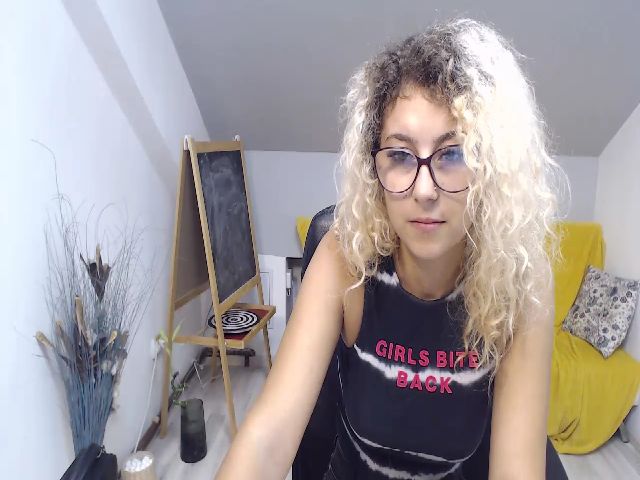 Live sex webcam photo for CurlyBella #267872080