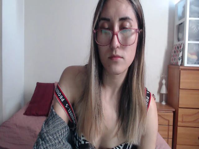 Live sex webcam photo for Ninimoon #268167348