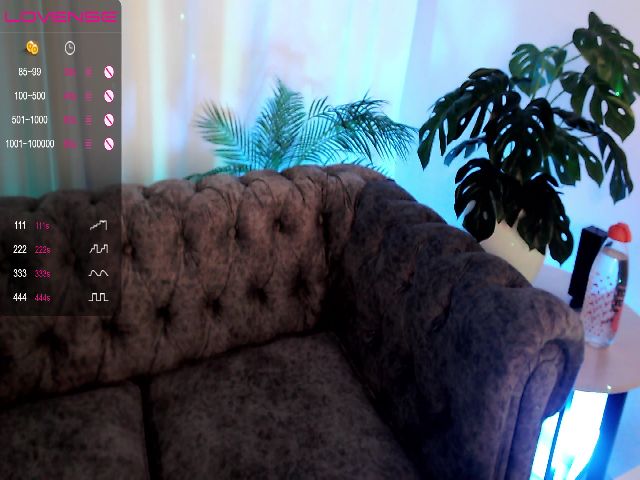 Live sex webcam photo for MinaMosss #267971977