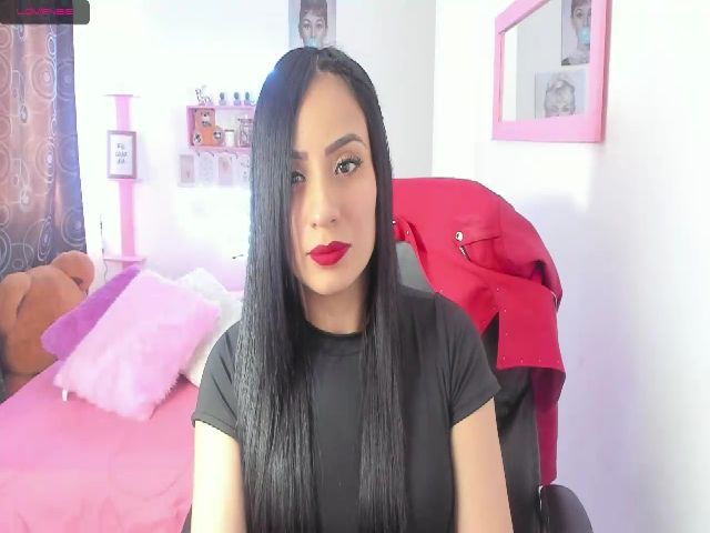 Live sex webcam photo for Paulina2700 #268135264