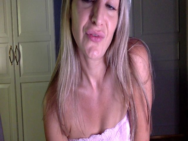 Live sex webcam photo for Tiaamiaa #268045559