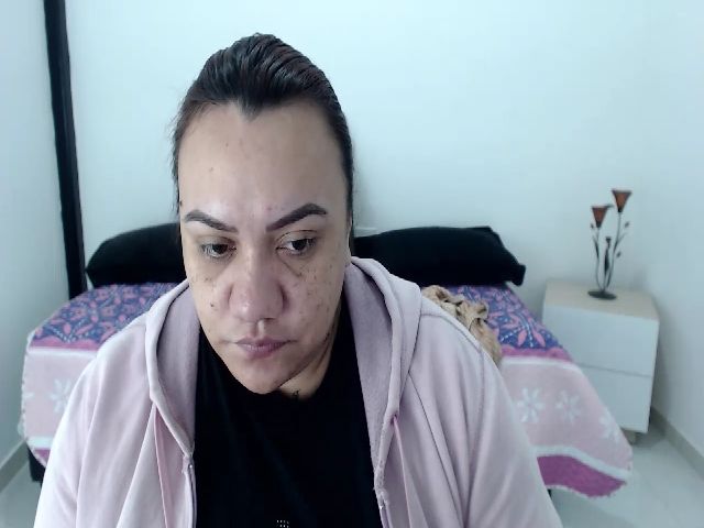 Live sex webcam photo for KimmyStone #268015115