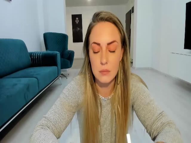 Live sex webcam photo for MonicaMony #268220044