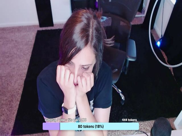 Live sex webcam photo for moonlitfox #268090411