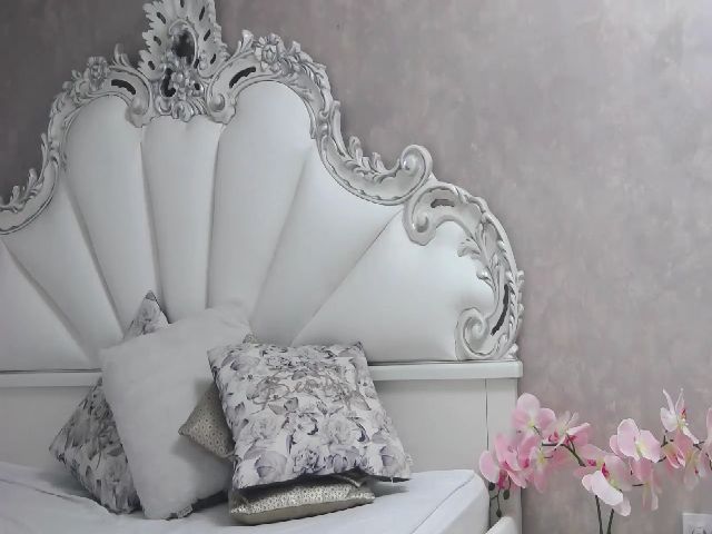 Live sex webcam photo for SoffyyHot #268118470