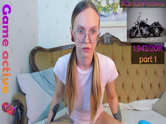 Live sex webcam photo for LisaMellow #267881632