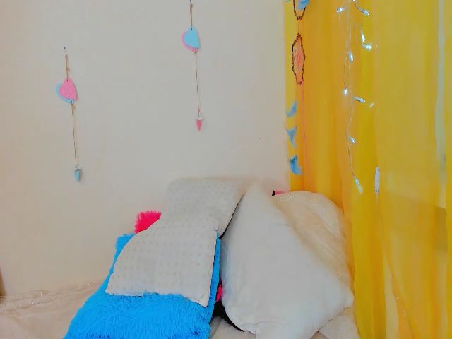 Live sex webcam photo for LaraFoxx #267882095