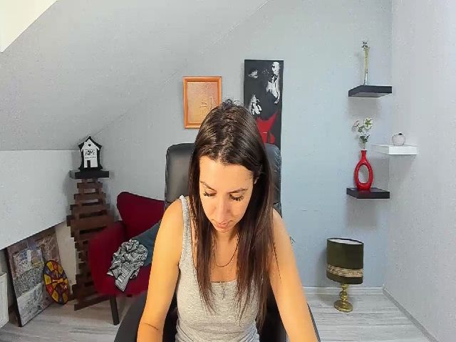 Live sex webcam photo for LizzieBrie #267873194