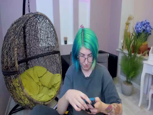 Live sex webcam photo for EllieSmile #268188799