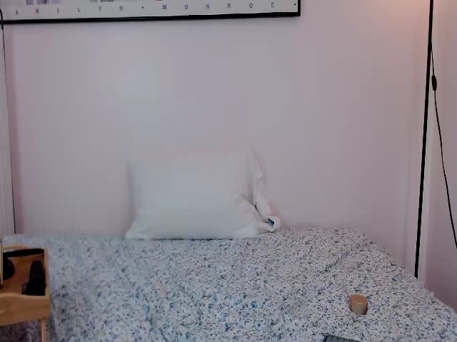 Live sex webcam photo for JudgeJudy89 #267881675