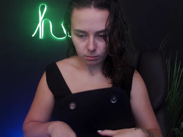 Live sex webcam photo for DinaD #268007812