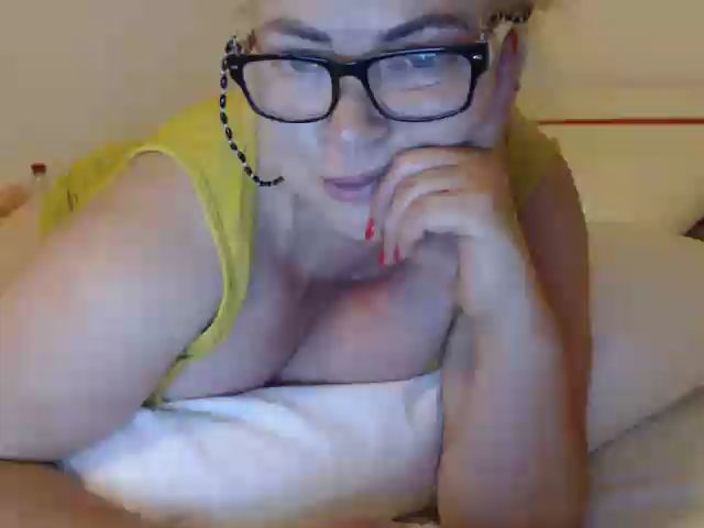 Live sex webcam photo for LedyLinda #268192837