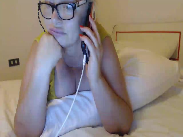 Live sex webcam photo for LedyLinda #268206520