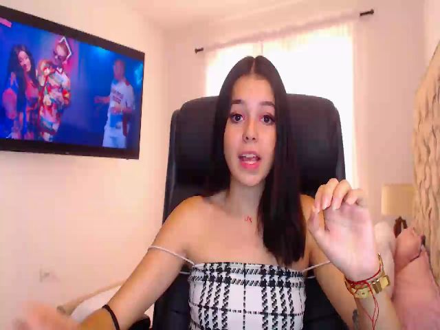 Live sex webcam photo for Heily_ #268168671