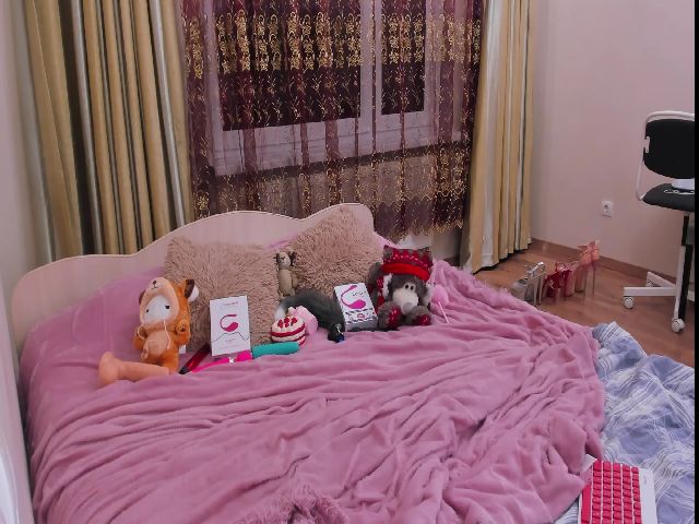 Live sex webcam photo for GloriaWendy #267801390