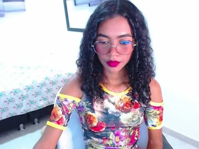 Live sex webcam photo for Anniemiss #268130402
