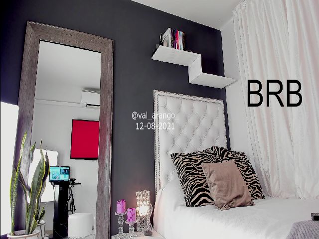 Live sex webcam photo for Val_Arango_ #268127461