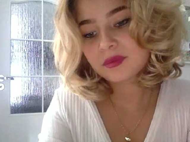 Live sex webcam photo for GraceXhoney #268002545