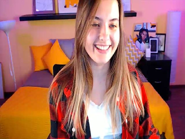 Live sex webcam photo for IvettaMoore #268045442