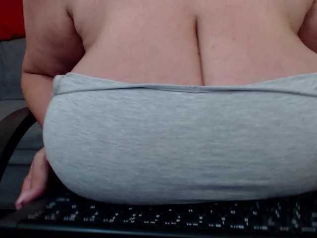 Live sex webcam photo for LadyLibely #287946465