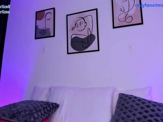 Live sex webcam photo for charlizexxx #268251929