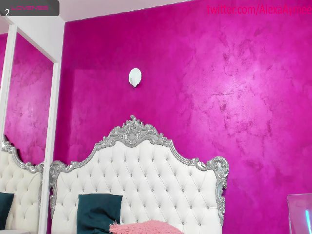 Live sex webcam photo for AimeeTeen #268418214