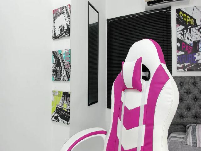 Live sex webcam photo for Andrea_greey #268255714