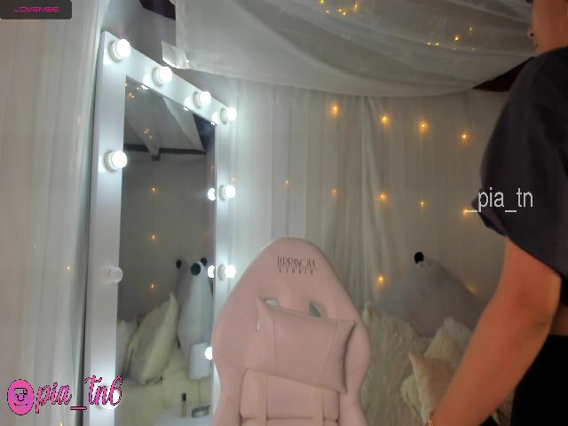 Live sex webcam photo for Pia_tn #268546852